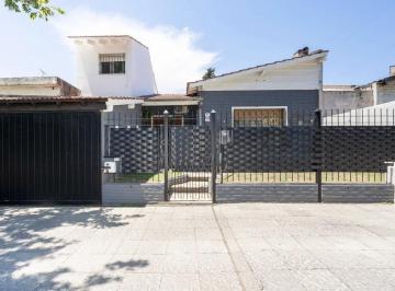 Casa · 128m² · 4 Ambientes · 1 Cochera · Casa en Venta Boulogne C/jardin, Pileta y Quincho!