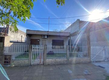 Casa · 65m² · 4 Ambientes · 1 Cochera · Casa de 4 Amb Lote Propio - Venta en Laferrere