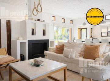 Casa · 148m² · 4 Ambientes · Casa en Venta Barrio Acacias Blancas