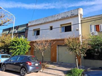 Casa · 199m² · 4 Ambientes · Casa 4 Amb. con Local, Garaje y Terraza Anticipo y Cts