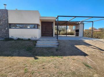 Casa · 130m² · 4 Ambientes · 2 Cocheras · Casa en Barrio Privado en Lulunta Maipu