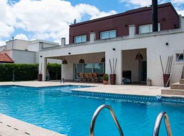 Casa · 209m² · 4 Ambientes · 1 Cochera · Venta Casa 4 Amb C. C. San Francisco Manzanares
