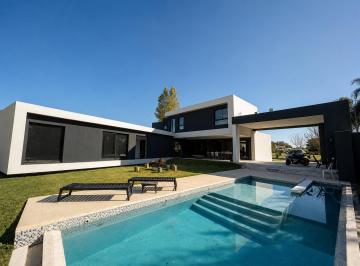 Casa · 440m² · 4 Ambientes · 6 Cocheras · Casa en Alquiler Haras San Pablo 5 Ambientes 3 Dorm.