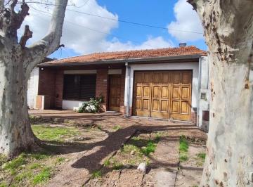 Casa de 4 ambientes, Quilmes · Dn - Excelente Oportunidad en Venta, Casa 4 Ambientes con Jardin en Quilmes Oeste
