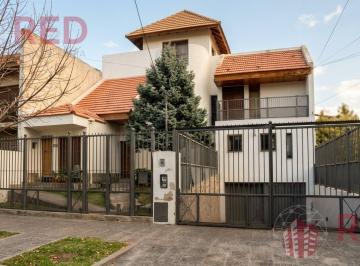 Casa · 383m² · 7 Ambientes · 1 Cochera · Casa en Capital