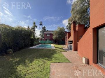 Casa · 223m² · 4 Ambientes · 1 Cochera · Alquiler Casa 4 Ambientes con Piscina y Quincho en Barrio El Carmencito - Berazategui