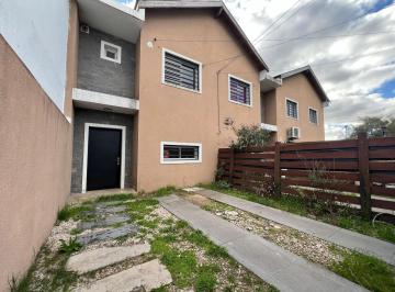 Casa · 70m² · 3 Ambientes · 1 Cochera · Casa/duplex Alquiler City Bell 2 Dorm. - City Bell Entre Caminos Servicios
