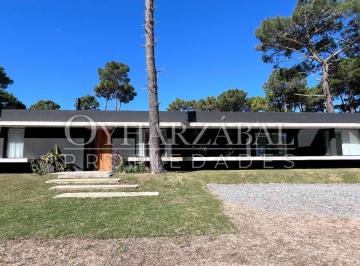 Casa · 210m² · 4 Ambientes · 1 Cochera · Casa Barrio Pioneros Pinamar