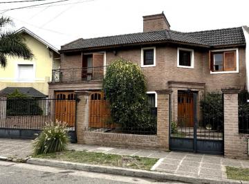 Casa · 229m² · 5 Ambientes · Se Vende Casa 4 Habitaciones con Cochera Barrio Urca
