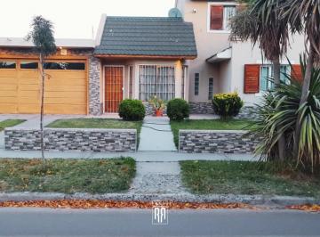 Frente · Casa Apta Acredito - Centenario