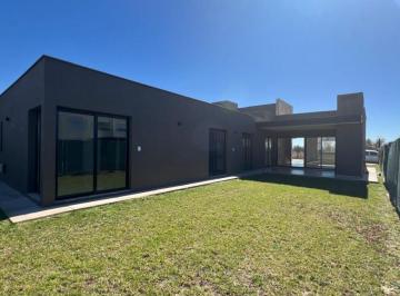 Casa de 5 ambientes, Mayor Drummond · Casa a Estrenar en Barrio Alma Gardenia