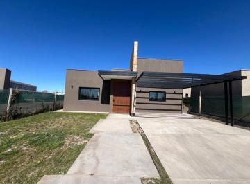 Casa de 5 ambientes, Mayor Drummond · Casa a Estrenar en Barrio Alma Gardenia