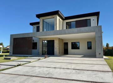 Casa · 310m² · 6 Ambientes · 2 Cocheras · Venta Casa Premium 4 Dorm. + Depen. Pilar
