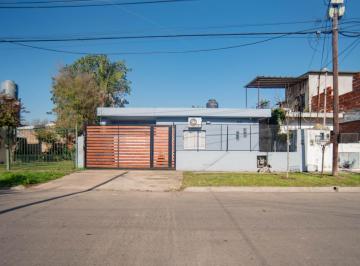 Casa · 110m² · 3 Ambientes · 1 Cochera · Venta Casa 4 Ambientes Hurlingham Cochera Jardin