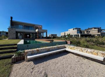 Casa · 330m² · 6 Ambientes · 4 Cocheras · Casa en Venta con 4 Habitaciones a La Laguna en Los Puentes, Nordelta