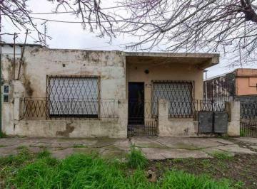 Casa · 3 Ambientes · 1 Cochera · Venta Casa 3 Amb - Castelar Sur C/ Cochera