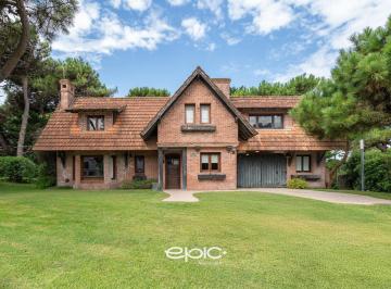 Casa · 197m² · 4 Ambientes · 1 Cochera · Casa en Venta en Pinamar Norte