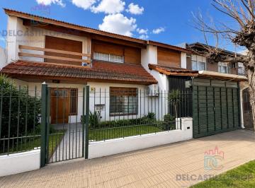 Casa · 180m² · 5 Ambientes · 2 Cocheras · Casa en Beccar