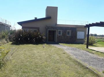 Quinta vacacional · 106m² · 3 Dormitorios · 1 Cochera · Casa Quinta con Arroyo Privado, Vista Laguna Lobos