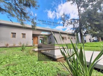 Casa · 185m² · 5 Ambientes · 5 Cocheras · Nev. Casa en Venta 5 Ambientes en El Naudir a La Laguna