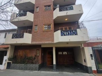 Departamento de 2 ambientes, Avellaneda · Wilde, Semipiso de 49 m², Super Luminoso, Cochera, Pequeño Quincho Común con Parrilla