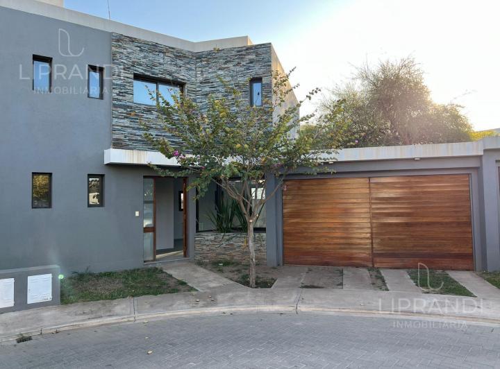 Casa · 106m² · 3 Ambientes · 1 Cochera