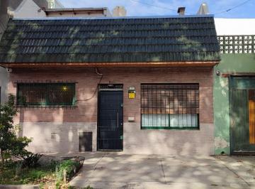 OMP-OMP-5674_2 · Casa de 3 Ambientes Reciclada con Patio, Terraza y Parrilla en Caseros