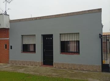 Casa · 40m² · 3 Ambientes · 1 Cochera · Casa en Alquiler en Llavallol 3 Ambientes