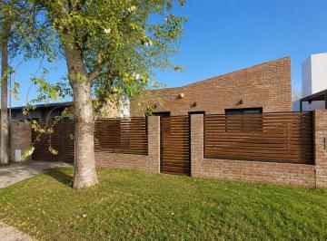 Casa · 67m² · 2 Ambientes · 1 Cochera · Casa en Venta en Tierra de Sueños 3 – Roldán | 1 Dormitorio, Pileta Apta Credito