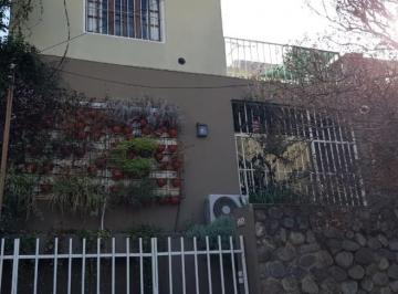 Casa · 218m² · 6 Ambientes · Venta - 5 Dorm. - Pedro Frias 300