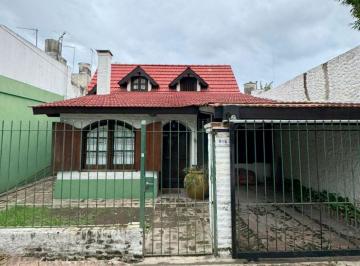 Casa · 184m² · 4 Ambientes · 1 Cochera · Se Vende Chalet Apto Crédito - Haedo, Morón