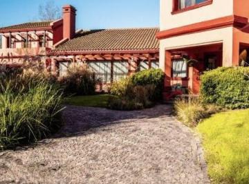 Casa · 2000m² · 6 Ambientes · 4 Cocheras · Venta Casa de 4 Dorm. en El Carmel Country Club