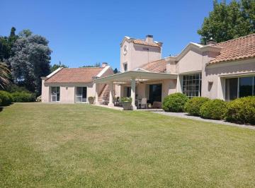 Casa · 350m² · 7 Ambientes · 2 Cocheras · Exclusiva Casa Frente Al Polo en Praderas