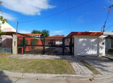 Casa de 5 ambientes, Quilmes · Casa Calle 264 4 Domitorios 5 Ambientes Parque Lineal Don Bosco