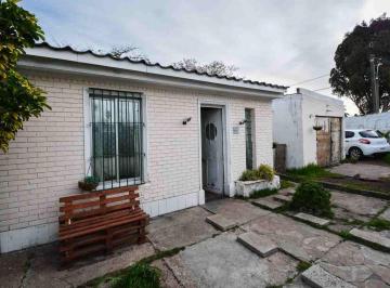 Casa · 105m² · 4 Ambientes · 1 Cochera · Venta Casa Dos Dorm. Peñarol Garaje y Fondo