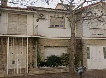 Casa · 163m² · 5 Ambientes · 1 Cochera · Casa en Lanus Oeste