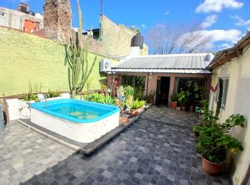 Casa · 110m² · 3 Ambientes · 1 Cochera · Casa en Lote Propio, Dos Habitaciones Pileta y Parrilla