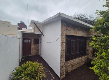 Casa · 112m² · 3 Ambientes · 1 Cochera · Casa 2 Dorm., Patio y Cochera - San Lorenzo