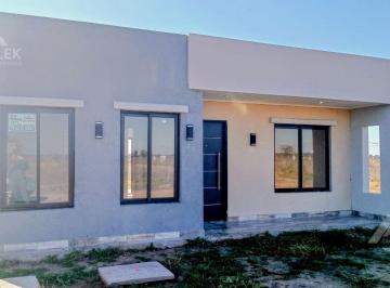 Casa · 70m² · 3 Ambientes · Venta Casa 3 Ambientes a Estrenar Piscina - Permuta - Barrio Cerrado La Reserva - General Rodriguez
