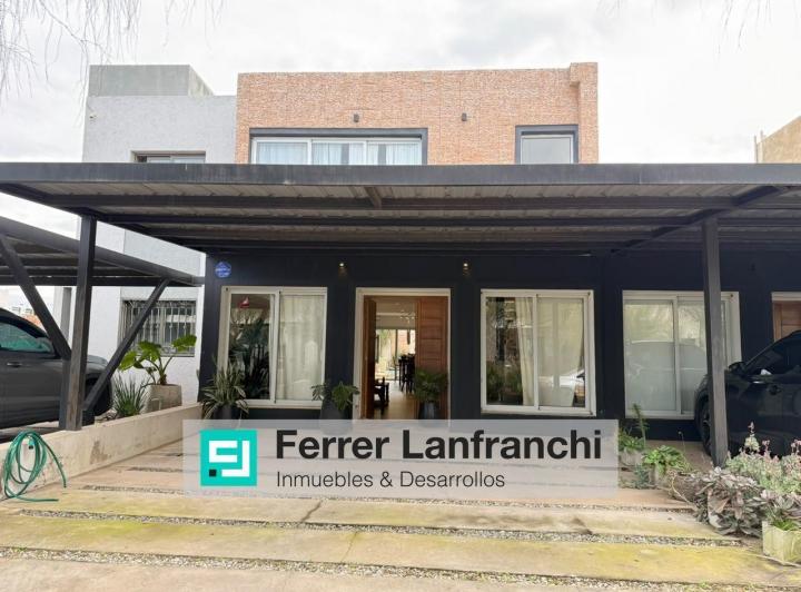 Casa · 160m² · 7 Ambientes · 2 Cocheras