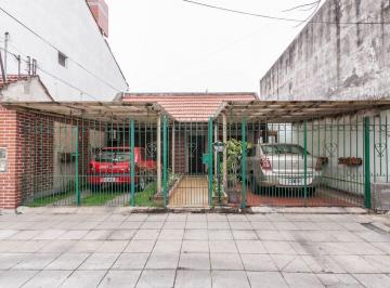 Casa · 145m² · 9 Ambientes · 2 Cocheras · Casa Para 2 Familias con 2 Cocheras y Jardin