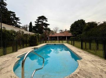 Casa · 325m² · 5 Ambientes · Venta Casa en Una Sola Planta | 4 Amb. | Pileta Climatizada | Parque Leloir