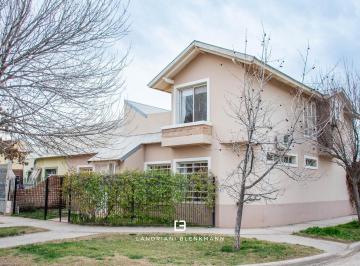 Casa · 175m² · 6 Ambientes · 2 Cocheras · Casa en Barrio Cgt