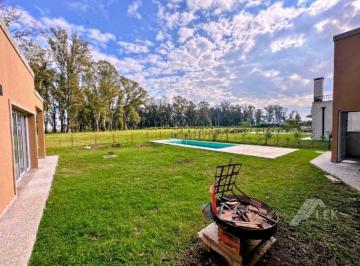 Casa · 186m² · 4 Ambientes · 2 Cocheras · Venta Casa 4 Ambientes Piscina - Villa de Campo Tres Pinos - Sector Estribo - General Rodriguez
