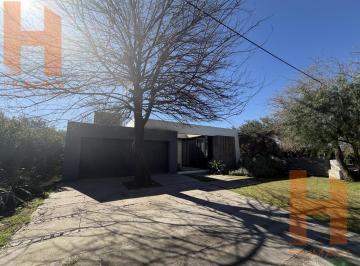 Casa · 250m² · 6 Ambientes · 4 Cocheras · Las Corzuelas 100% Amoblada 3 Dorm. Planta Baja