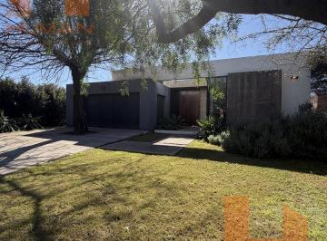 Casa · 250m² · 6 Ambientes · 4 Cocheras · Las Corzuelas 100% Amoblada 3 Dorm. Planta Baja