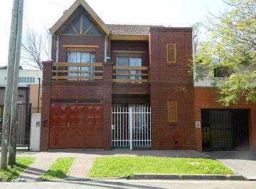 Casa de 4 ambientes, Hurlingham · Chalet 4 Ambientes 2 Plantas en Alquiler, con Garage y Patio, Parque Quirno, Hurlingham