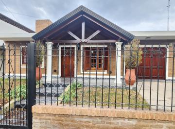 Casa · 110m² · 2 Dormitorios · 3 Cocheras · Venta Casa + Departamento y Pileta en Barrio Las Rosas Carlos Paz