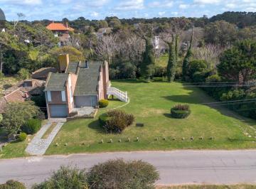 Casa · 293m² · 8 Ambientes · 1 Cochera · Casa Venta Pinamar