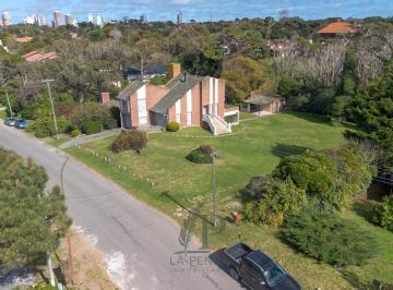 Casa · 293m² · 8 Ambientes · 1 Cochera · Casa Venta Pinamar